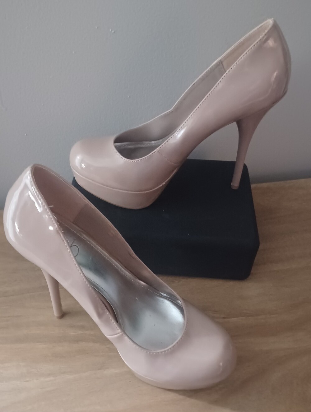 Deb Tan Platform Heels Sz 9